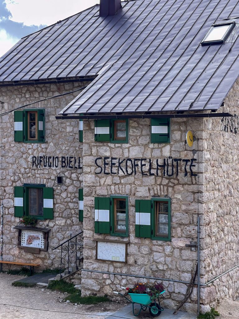 View of Rifugio Seekhoffel. 