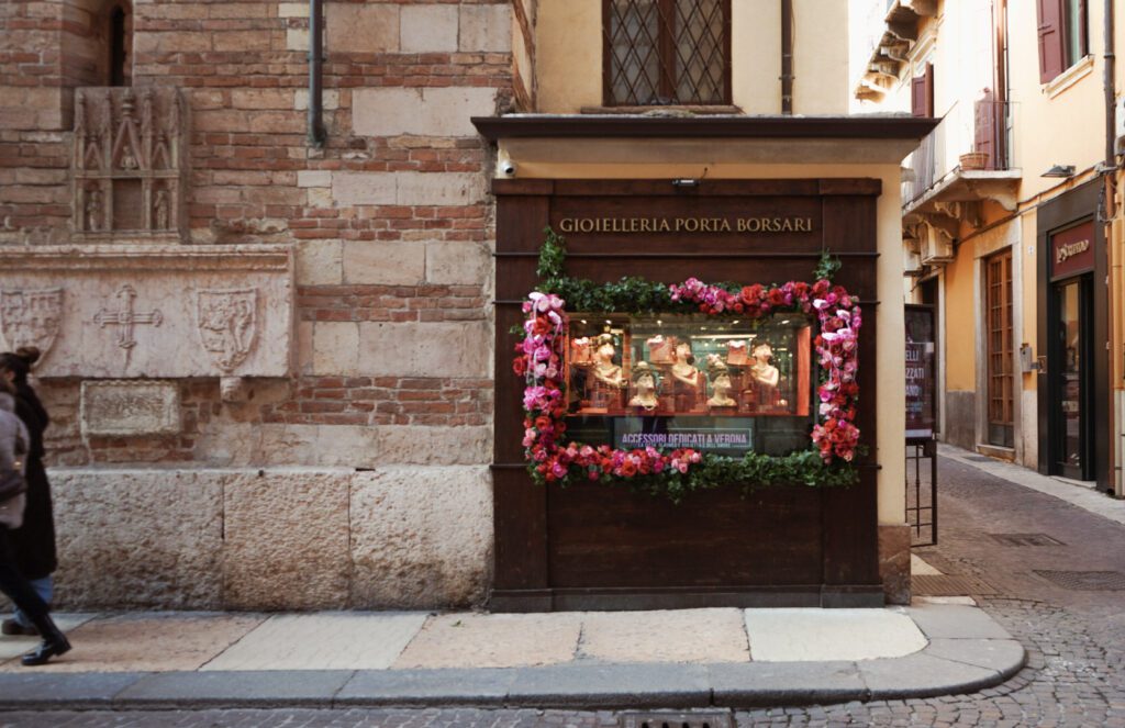 Facade of Jewelery Porta Borsari, the smallest jewelery store in Verona