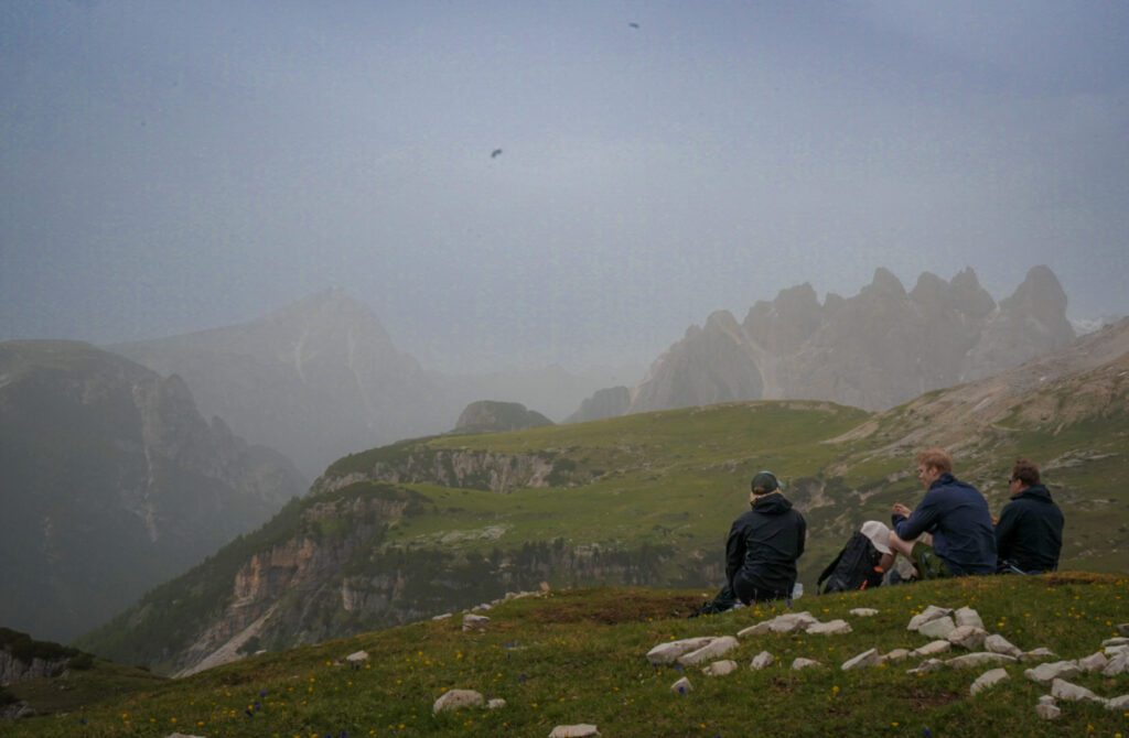 onlookers look out on the mountainrange