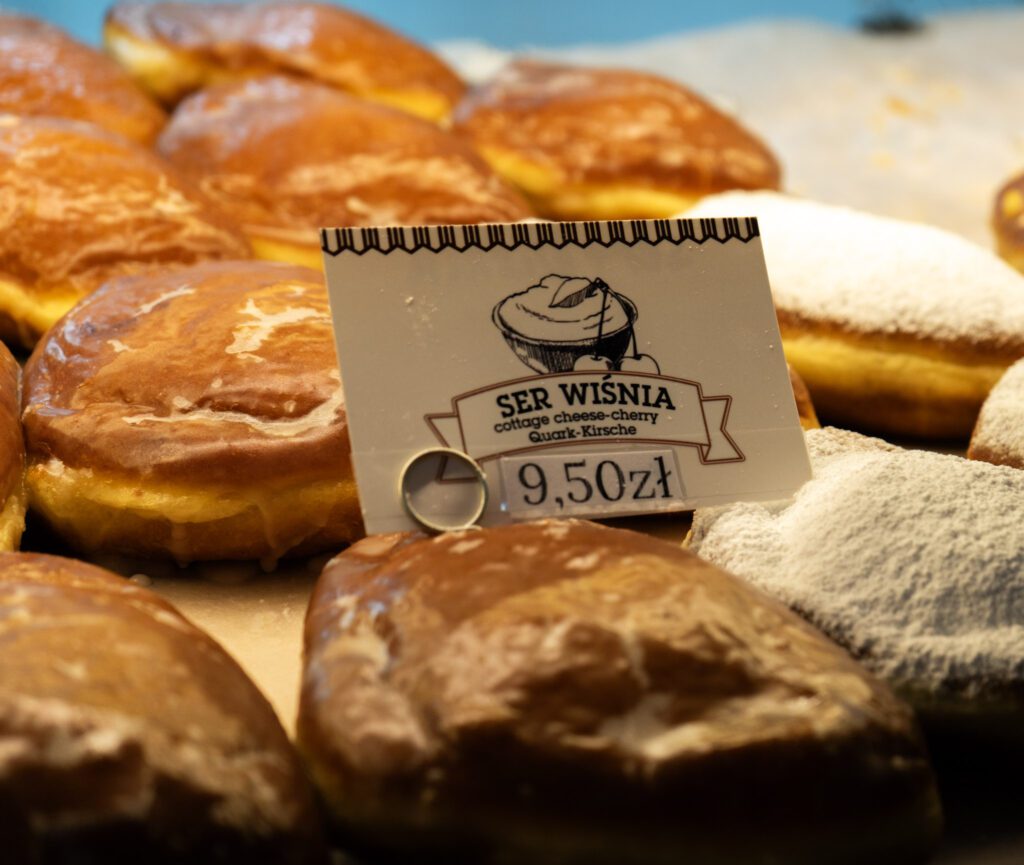 Picture of a donut with a placard that says donut