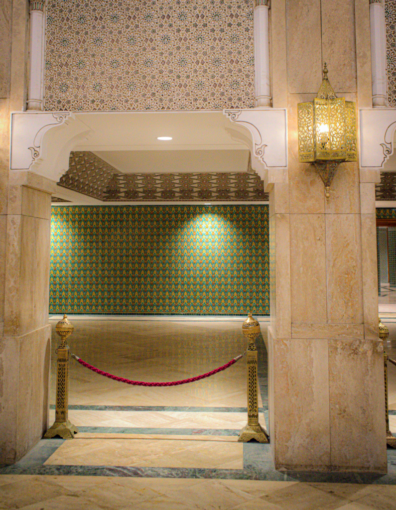 The downstairs area where prayer goers cleanse