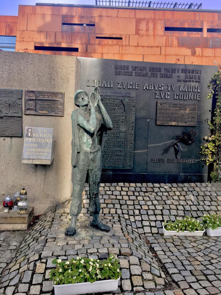 Statue of Worker, Monument to the Fallen Shipyard Workers of 1970, Gdańsk