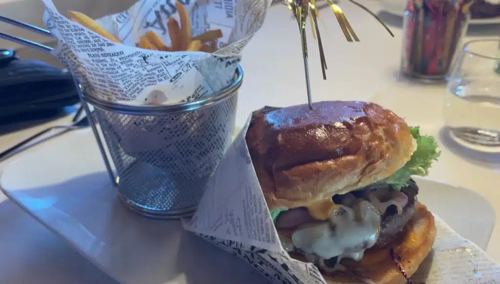 Hamburger and fries served at Ütia de Börz restaurant