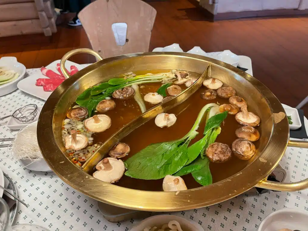 Split hotpot bowl with mushrooms, bok choy, and beef at Ütia de Börz