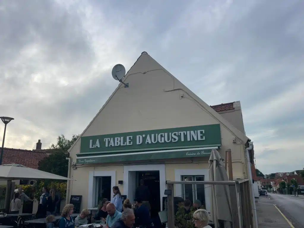 La Table d'Augustine restaurant in Wissant with diners on the outdoor terrace, serving brasserie food and Neapolitan pizza
