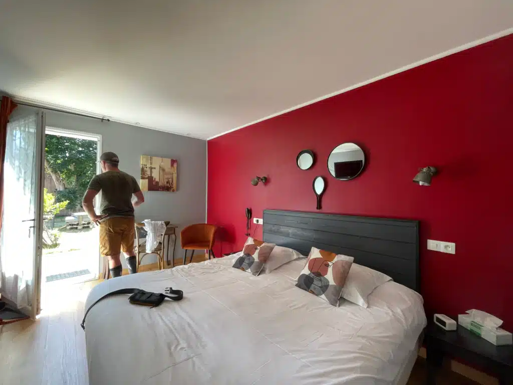 Hotel room Double room with red accent wall and garden door at Brit Hotel Les Argousiers in Ambleteuse, Côte d'Opale